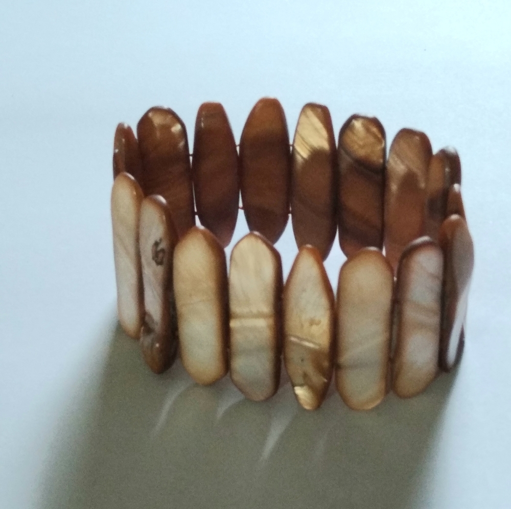 Pearl tan design bracelet. - Picture 3 of 3